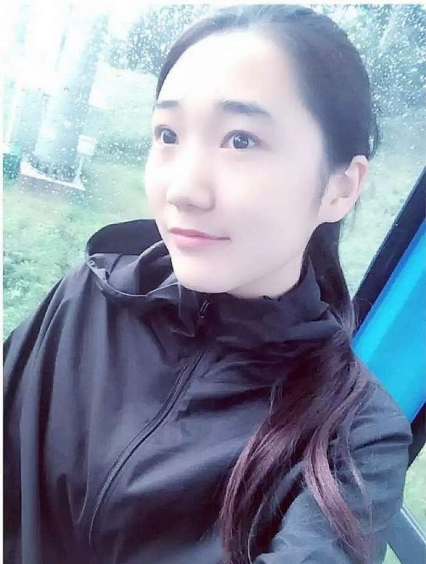 无论相貌还是身材都是极品的少妇，最喜欢这样的人妻