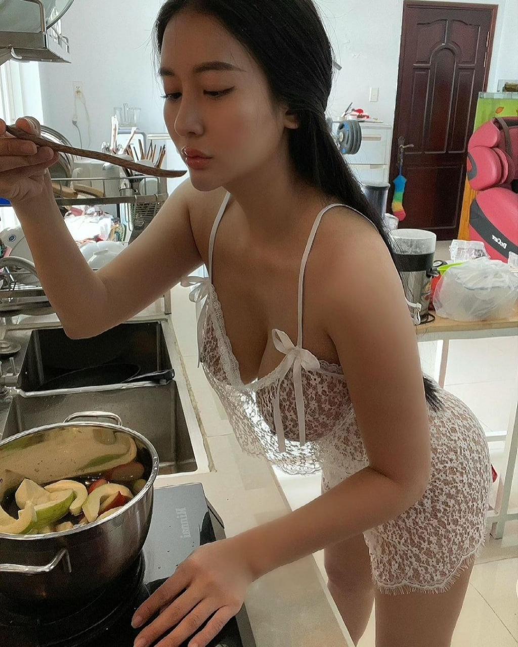 床下贵妇床上荡妇，精选露脸反差婊美乳嫩穴