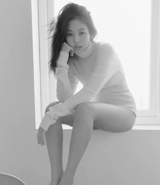 Jennie质感杂志封面写真图片