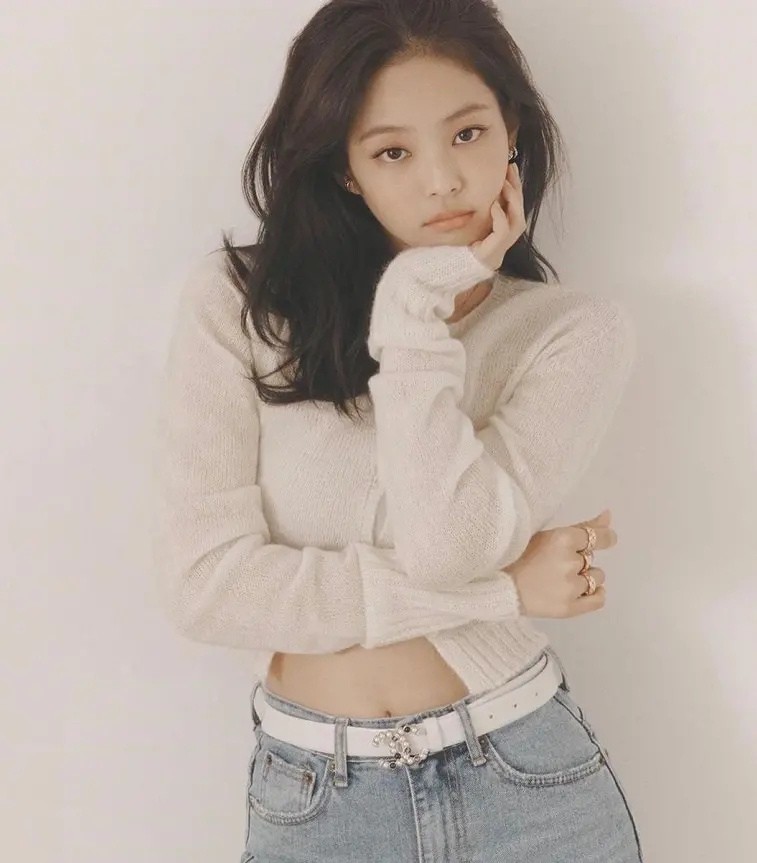 Jennie质感杂志封面写真图片