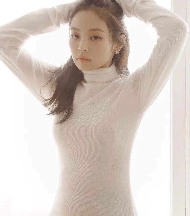 Jennie质感杂志封面写真图片