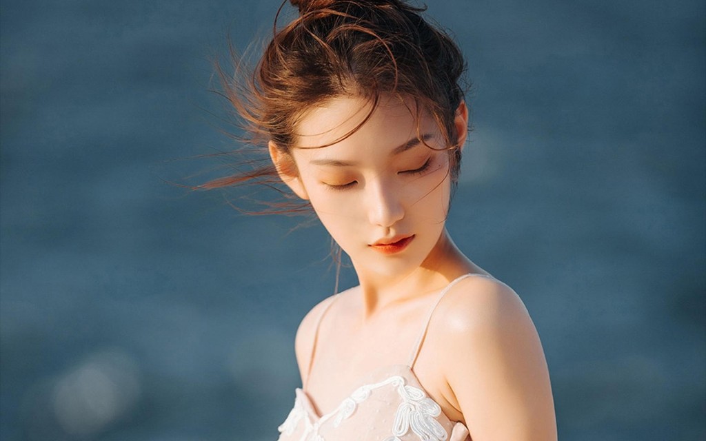 海边薄纱吊带美女清纯妩媚唯美写真