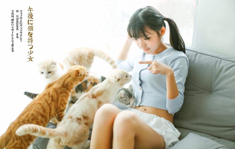 美少女与猫的午后快乐时间