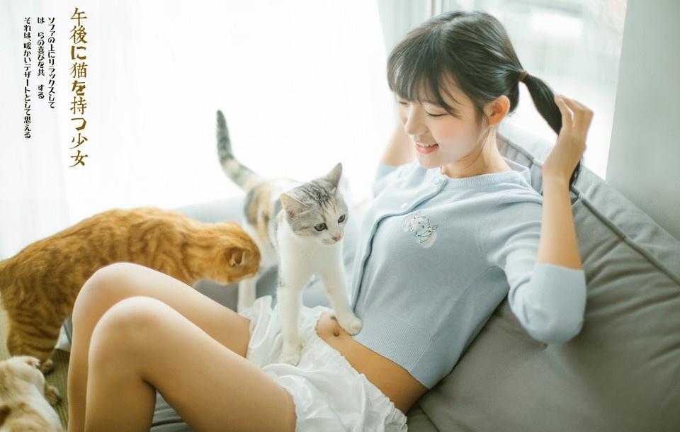 美少女与猫的午后快乐时间