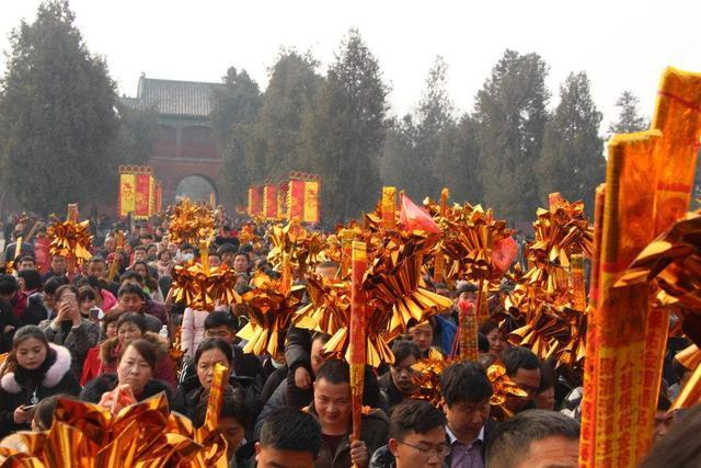 河南最有“女人缘”的石头，只是两指大的小洞，受到众多女性抚摸