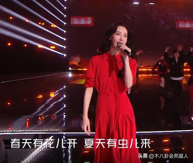 26位女星跨年斗艳：杨幂短裙裹貂，娜扎紧身亮片，个个出狠招