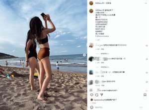 小女孩穿泳衣(曹格老婆晒女儿近照，11岁Grace穿妈妈泳装，吴速玲猛夸可爱有型)