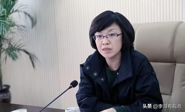 美女市长杨晓波：敛财1400万，陪睡42名高官，被捕时跪地求饶