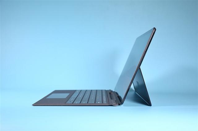 微软满分颜值Surface Pro X评测：最强ARM架构战未来