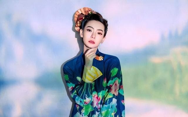 “素颜无人识”的8位女星，荧幕前绝美女神，卸妆后：大姐你哪位