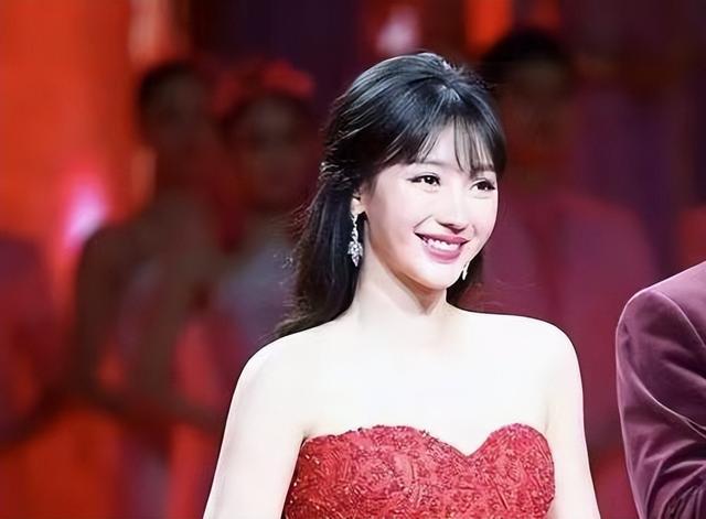 “素颜无人识”的8位女星，荧幕前绝美女神，卸妆后：大姐你哪位