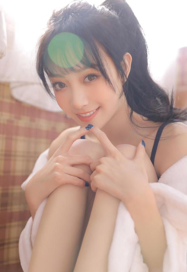 马尾辫美女高挑身材青春美丽美女校花写真图片