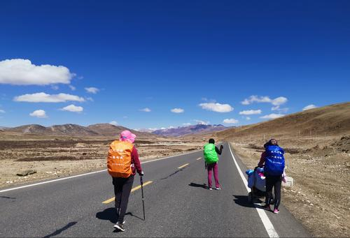 河南姑娘美美徒步西藏，直播意外身亡，追求诗和远方勿忘安全