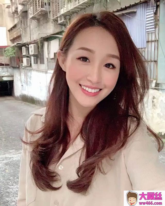 日系萌妹Isis颜值高又甜白嫩美乳深藏不露