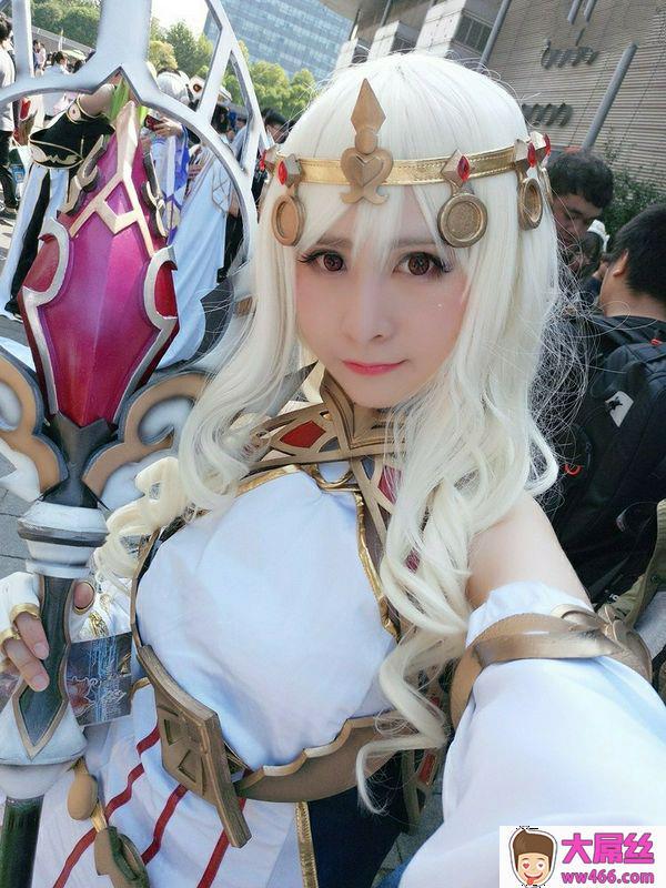 可爱的cosplay女孩