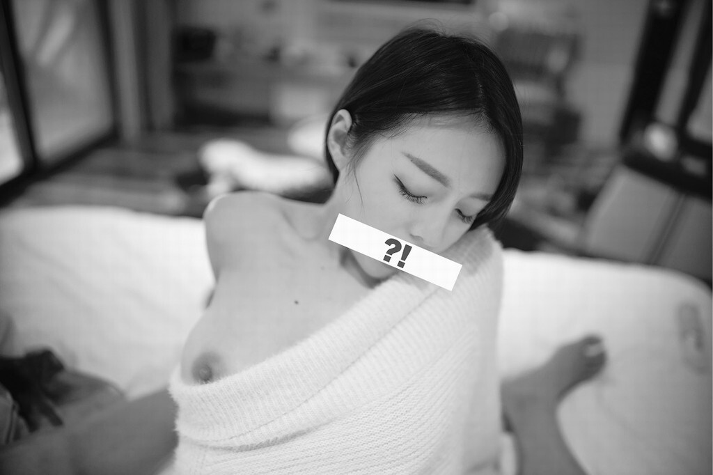 Twitter极品白虎嫩B女神知一妹妹系列第三期，吃阴桃吗？海鲜味儿的