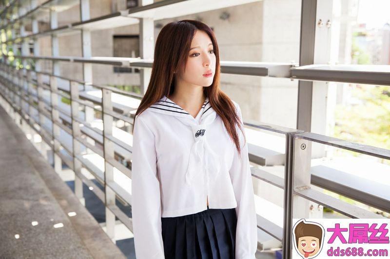 台湾美女张齐郡JULIE长筒袜校服少女