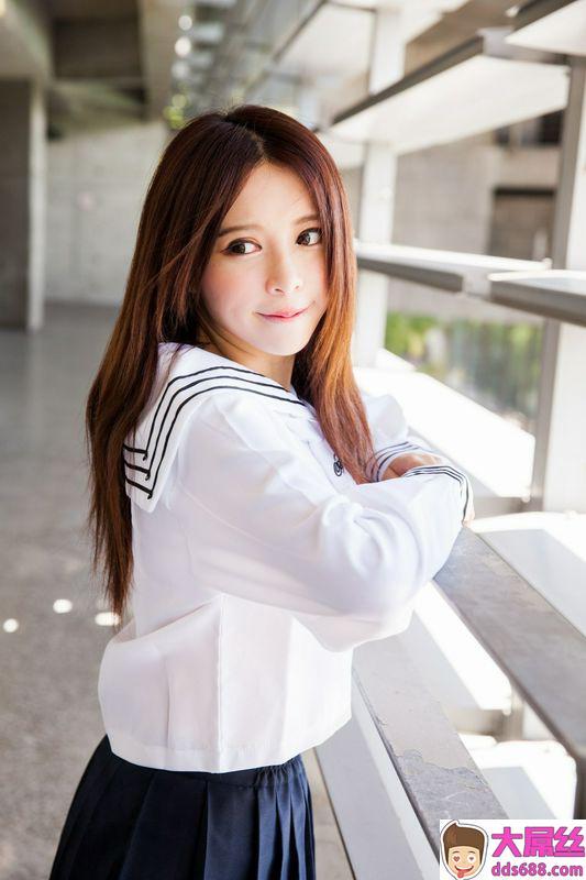 台湾美女张齐郡JULIE长筒袜校服少女