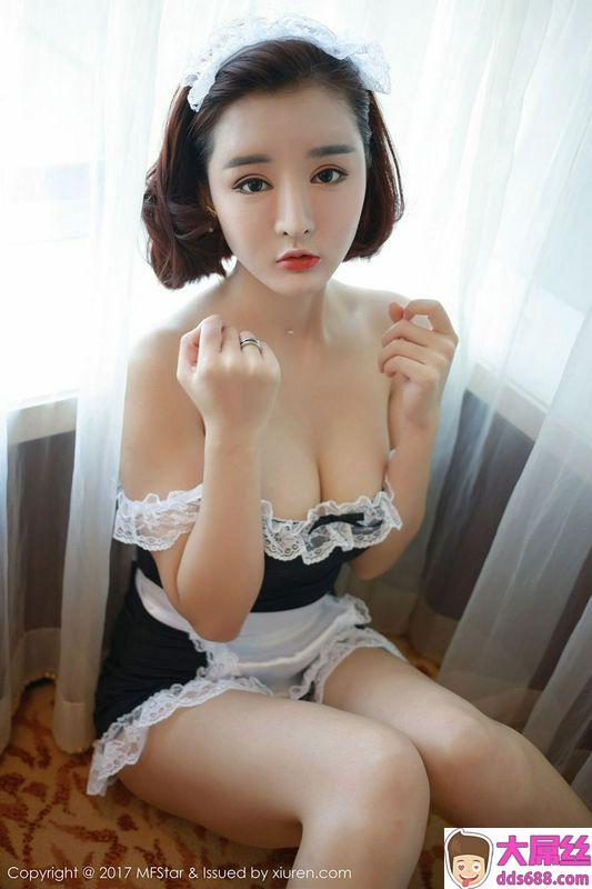 人气女神佳佳JiaJia俏皮女仆透视旗袍