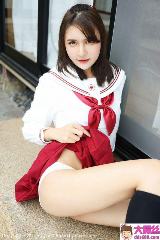 SOLO尹菲户外拍摄学生制服